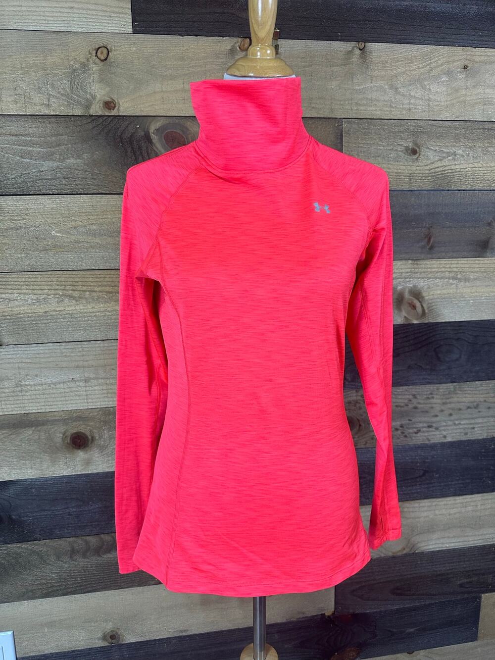 UNDER ARMOUR Women’s Hot Pink Cold Gear Turtleneck Shirt Size M